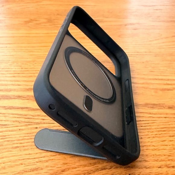 TORRAS for iPhone 17 Pro Case Shockproof Magnetic (Camera Control) - Picture 2 of 5